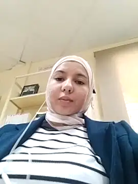 Snapshot of Mona139206 chatting on 12.17.25 Mona139206 online show from 12.17.25