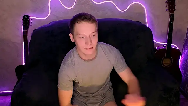 Snapshot of playoliver chatting on 12.19.25 playoliver online show from 12.19.25