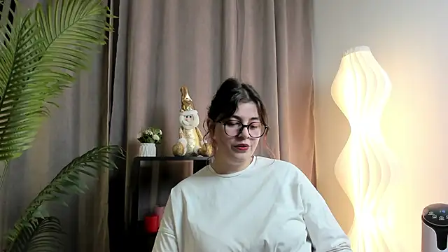 SuzieAllery online show from 12.18.25