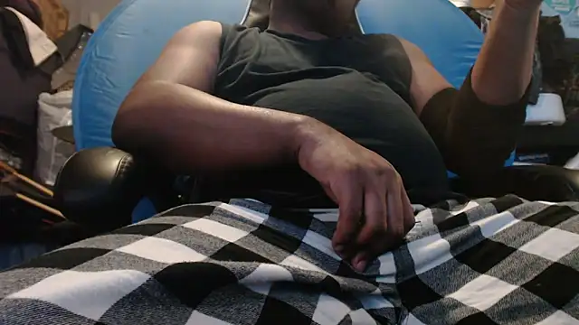 Snapshot of screwball007 chatting on 12.17.25 screwball007 online show from 12.17.25