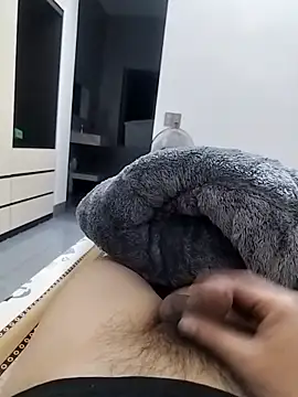 Snapshot of cocamam chatting on 12.19.25 cocamam online show from 12.19.25