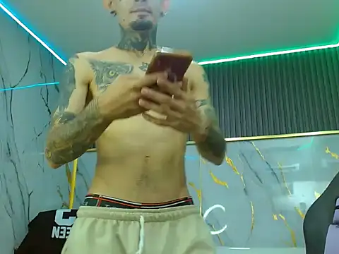 Snapshot of Boy_tatto77 chatting on 05.17.26 Boy tatto77 online show from 05.17.26
