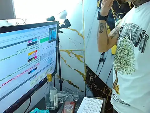 Snapshot of Boy_tatto77 chatting on 06.03.26 Boy tatto77 online show from 06.03.26