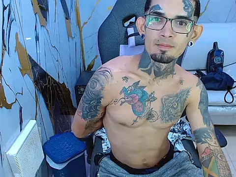 Snapshot of Boy_tatto77 chatting on 07.19.26 Boy tatto77 online show from 07.19.26