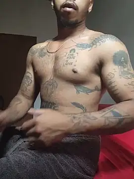 Snapshot of ykaromen chatting on 12.18.25 ykaromen online show from 12.18.25