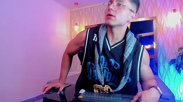 Noah Clarkk online show from 03.06.26