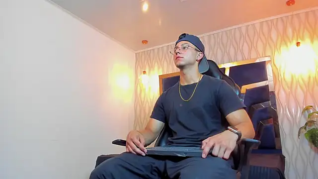 Noah Clarkk online show from 03.26.26