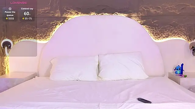 NahomiChocolate online show from 12.18.25