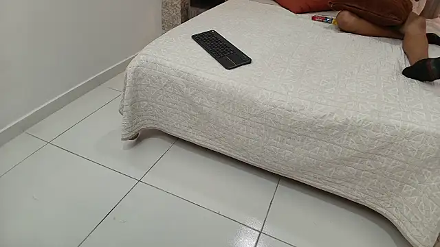 Snapshot of zoe_bermudez chatting on 12.18.25 zoe bermudez online show from 12.18.25