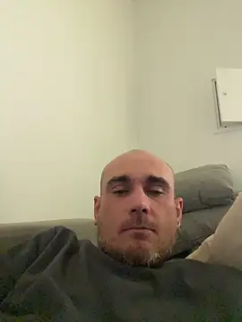 Snapshot of Yavtebe7tube chatting on 12.18.25 Yavtebe7tube online show from 12.18.25