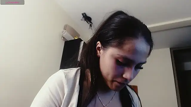 Agatha Dubois4  online show from 04.21.26