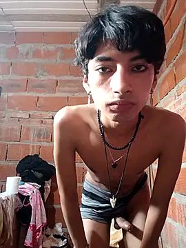 Snapshot of leytondf chatting on 12.20.25 leytondf online show from 12.20.25