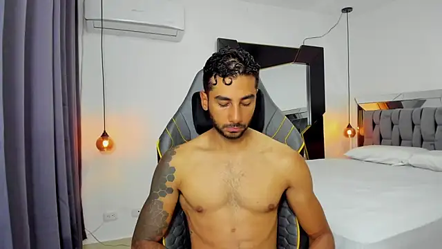 Snapshot of DorianGrey__ chatting on 12.22.25 DorianGrey online show from 12.22.25