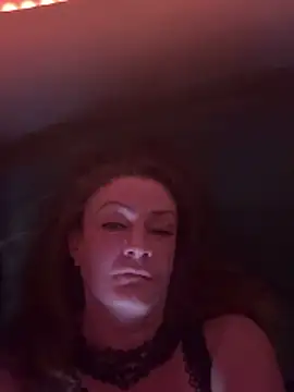 Snapshot of HotMilfLily chatting on 12.20.25 HotMilfLily online show from 12.20.25