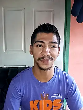 Snapshot of MR_OSMAR chatting on 12.18.25 MR OSMAR online show from 12.18.25