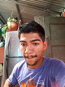 Snapshot of MR_OSMAR chatting on 12.19.25 MR OSMAR online show from 12.19.25