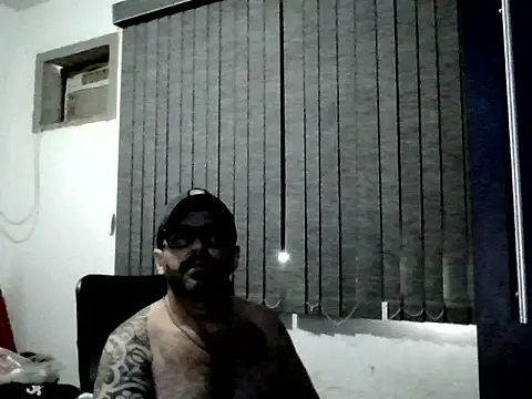 Snapshot of hairybeartopdominant chatting on 12.19.25 hairybeartopdominant online show from 12.19.25