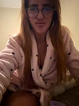 Snapshot of LaLynn chatting on 03.28.26 LaLynn online show from 03.28.26