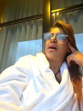 Snapshot of LaLynn chatting on 03.29.26 LaLynn online show from 03.29.26