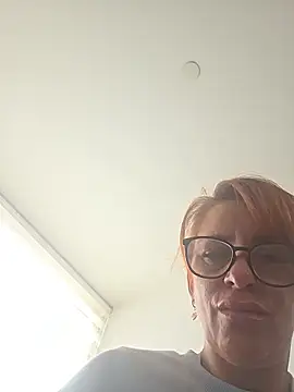 Snapshot of LaLynn chatting on 05.19.26 LaLynn online show from 05.19.26