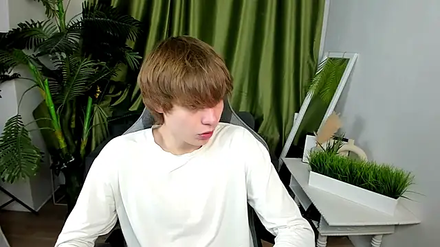 Snapshot of andyyzzz chatting on 07.05.26 andyyzzz online show from 07.05.26