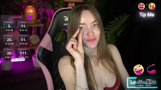 Velouraa online show from 12.21.25