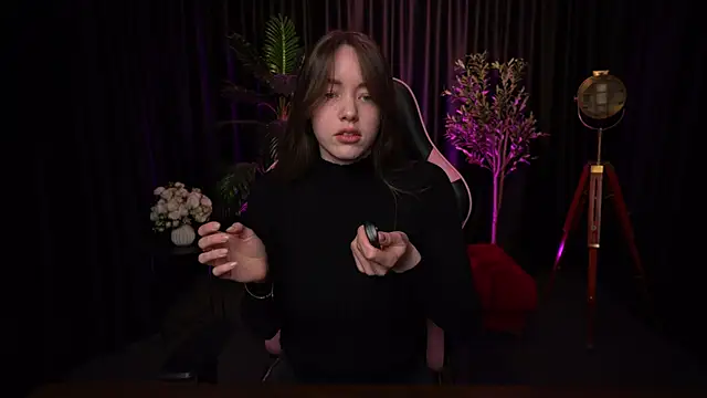 Velouraa online show from 04.18.26