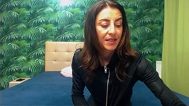 Snapshot of Stella_John chatting on 01.12.25 Stella John online show from 01.12.25