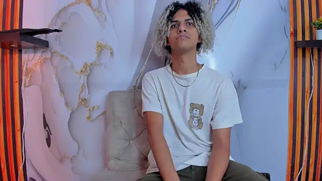 Snapshot of Victor_LatinBoy chatting on 12.20.25 Victor LatinBoy online show from 12.20.25