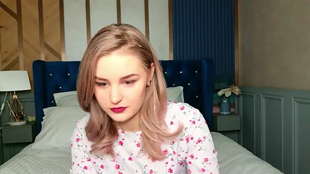 Molly Voss online show from 01.18.26