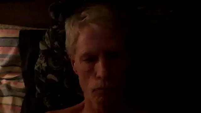 Snapshot of looking4u2 chatting on 12.20.25 looking4u2 online show from 12.20.25