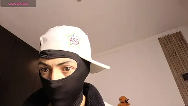 cute emmma online show from 04.30.26