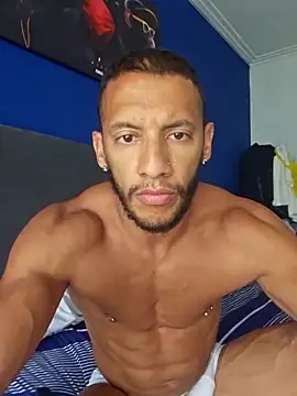 Snapshot of JUANyBelen chatting on 12.20.25 JUANyBelen online show from 12.20.25