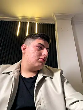 Snapshot of Agustindelarosa_ chatting on 12.20.25 Agustindelarosa online show from 12.20.25