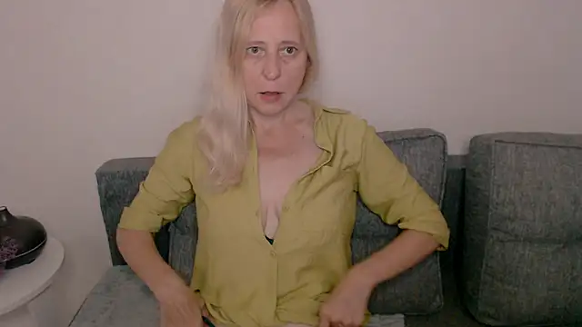 MiLenaMilf online show from 09.10.25