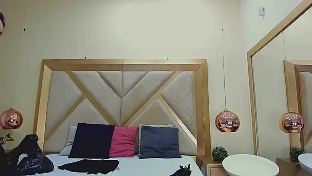 ElenaWatsonn online show from 04.18.26