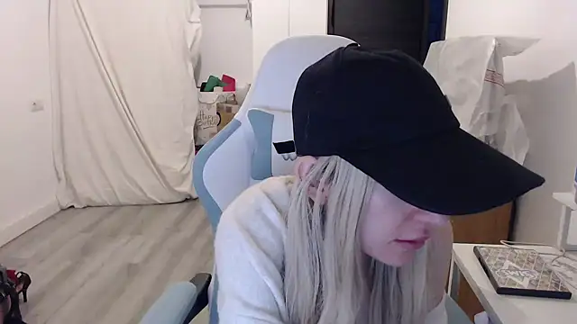 BarbieBlondieGirl online show from 02.18.26