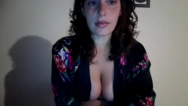 Snapshot of freckledbelle chatting on 02.06.26 freckledbelle online show from 02.06.26