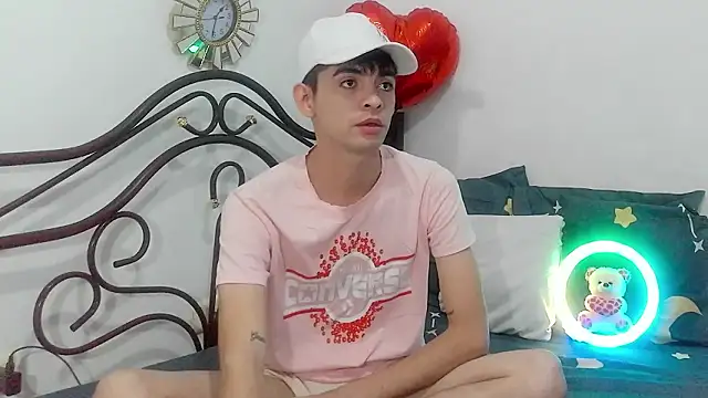 Snapshot of nico22love chatting on 02.25.26 nico22love online show from 02.25.26