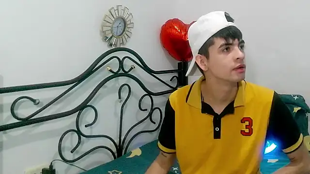 Snapshot of nico22love chatting on 02.25.26 nico22love online show from 02.25.26