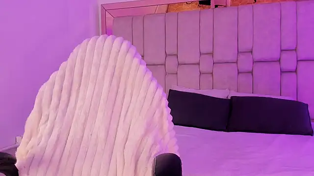 ElaRabbit online show from 04.04.26