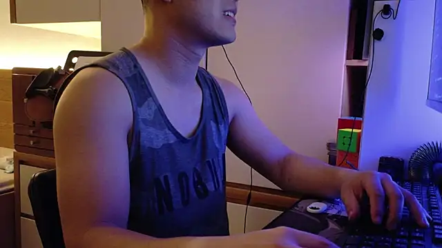 OnlyHand9x online show from 07.12.26