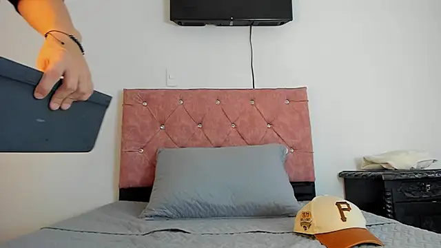 Liam saint online show from 01.08.26