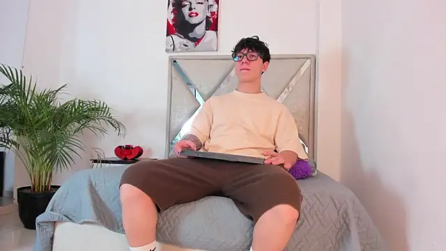 Liam saint online show from 03.16.26