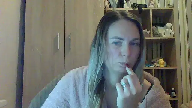 VikiLove765 online show from 01.31.26