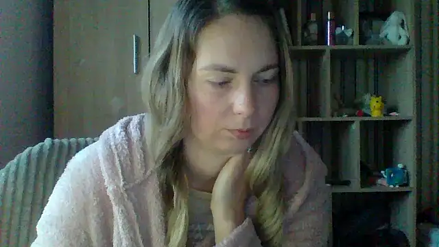 VikiLove765 online show from 02.28.26