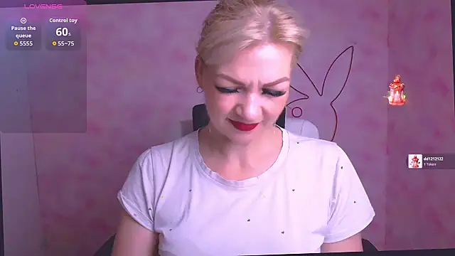 Snapshot of Madonna_Fire chatting on 05.09.26 Madonna Fire online show from 05.09.26