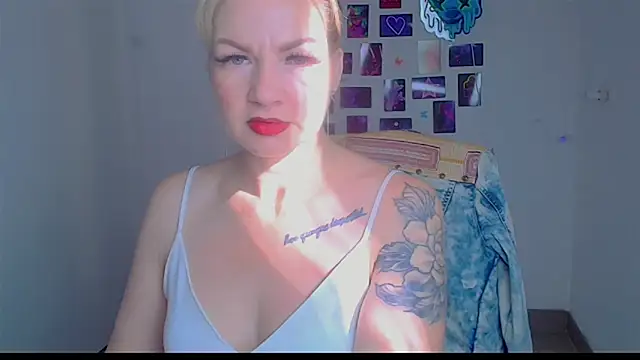 Snapshot of Madonna_Fire chatting on 05.11.26 Madonna Fire online show from 05.11.26