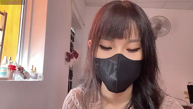 Snapshot of Tieu-May chatting on 02.25.26 Tieu-May online show from 02.25.26