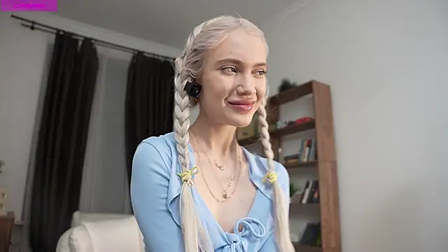 KristalCrowner online show from 04.05.26